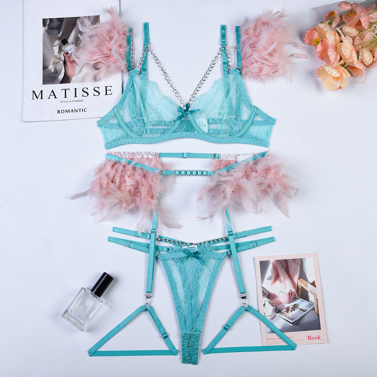 Ensemble Lingerie en Dentelle à Chaînes – Design Raffiné Trois‑Pièces