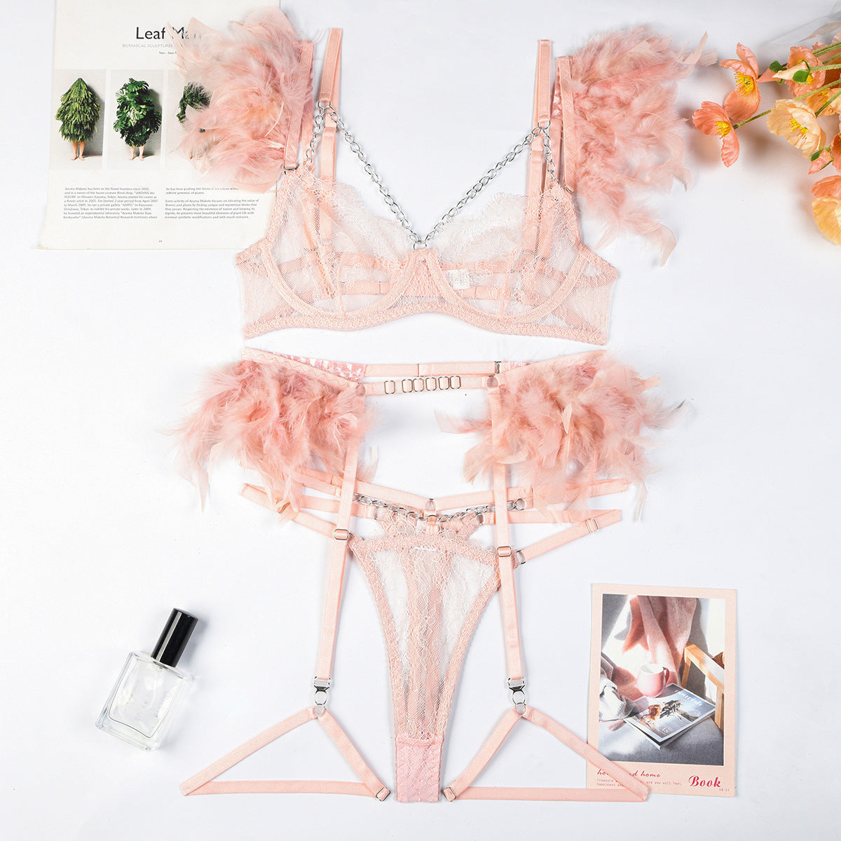 Ensemble Lingerie en Dentelle à Chaînes – Design Raffiné Trois‑Pièces