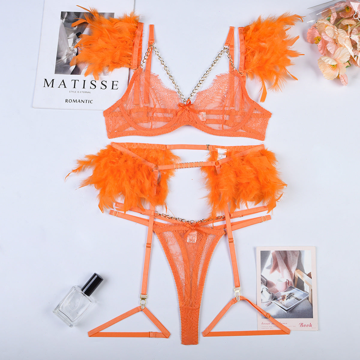 Ensemble Lingerie en Dentelle à Chaînes – Design Raffiné Trois‑Pièces