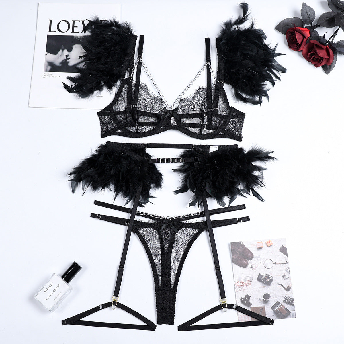 Ensemble Lingerie en Dentelle à Chaînes – Design Raffiné Trois‑Pièces
