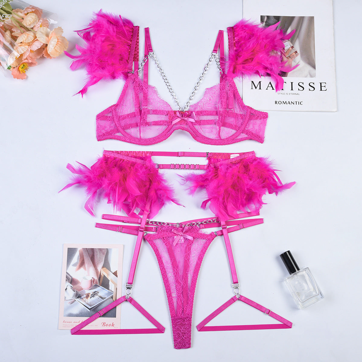 Ensemble Lingerie en Dentelle à Chaînes – Design Raffiné Trois‑Pièces