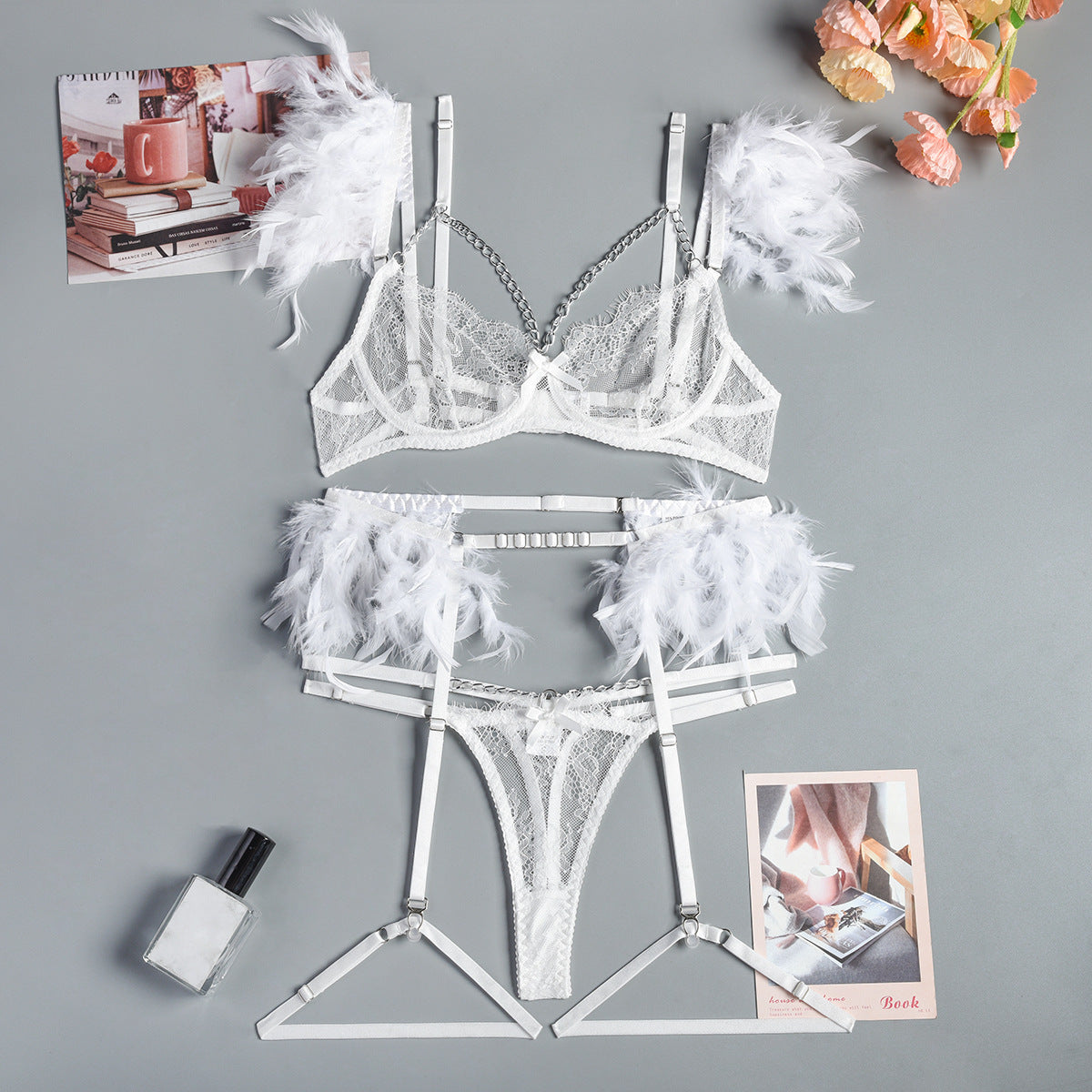 Ensemble Lingerie en Dentelle à Chaînes – Design Raffiné Trois‑Pièces