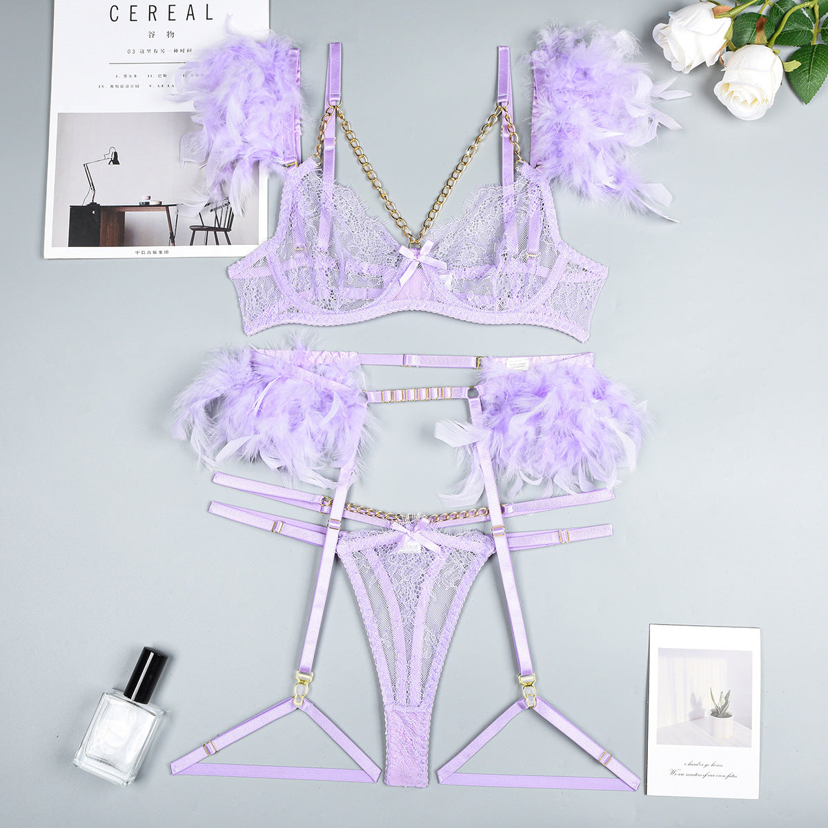 Ensemble Lingerie en Dentelle à Chaînes – Design Raffiné Trois‑Pièces